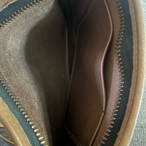 Vintage American Classics Leather Tan Crossbody Purse - Picture 6 of 11